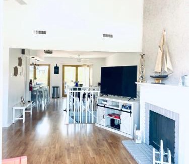 Southend House | BEACH BLOCK TOWNHOME - Casinos, Shopping, Fun!