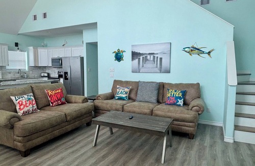 Gilchrist House | BEACH FRONT-House with loft