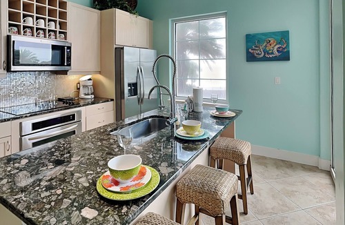 Galveston Condo | Beach Getaway by Ryson Vacation Rentals