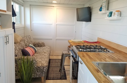 Erda House | Beach themed Tiny-Home in serene city of Erda