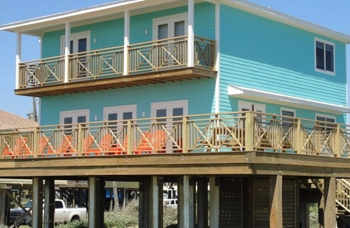 Surfside Beach House | BEACHFRONT. 6 BEDROOMS, 4 BATHROOMS,nLONG-TERM WINTER RENTALS - DISCOUNTS.