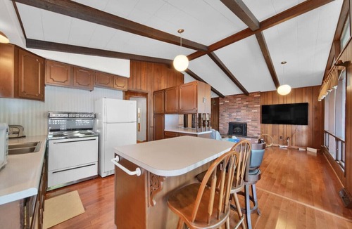 Carsonville House | BeachFront Couples Getaway w Starlink & Sunrises!