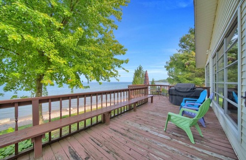Carsonville House | BeachFront Couples Getaway w Starlink & Sunrises!