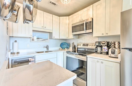 North Forest Beach Apartment | Beachfront Condo w/Pool Access in Hilton Head!