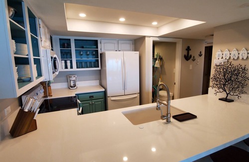 South Padre Island Condo | Beachfront family-sized condo. Stunning views of gulf and bay. Pool and hot tub!