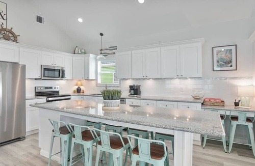 Port Bolivar House | Beachfront Home | Steps to Sand + Ocean Views