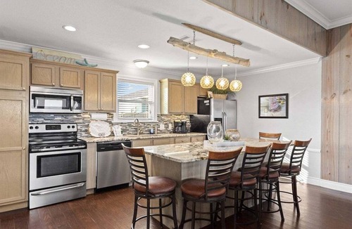Crystal Beach House | Beachfront | Hot Tub | Pet Friendly | Sleeps 12