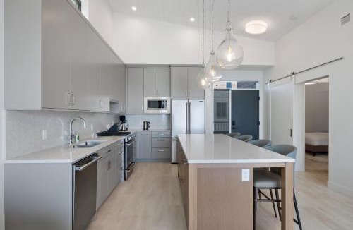 Black Creek House | Beachfront Luxury Suite #21 at THE BEACH HOUSE