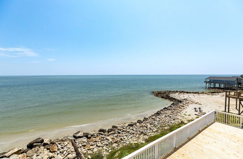 San Luis House | Beachfront Luxury Retreat – Oceanfront, Family & Pet-Friendly Paradise