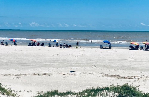 Galveston Apartment | Beachfront Suite- enjoy the sun, food, and relax.