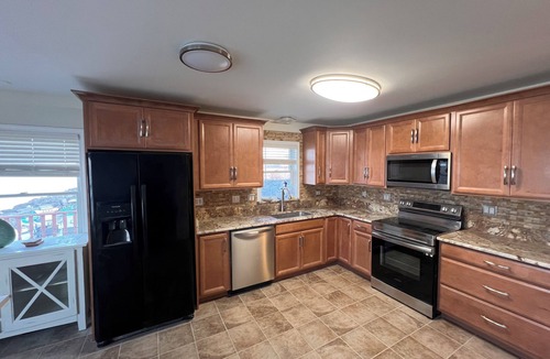 Oak Harbor House | "BEACHNUTS" -SPECTACULAR HOME ON LAKE ERIE ! n5 Bedrooms 12 Beds 4 Full Baths