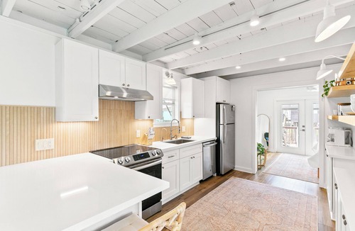 Surfside Beach House | Beachside 2nd-Row - Water Views - King & Queen