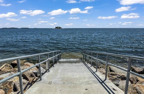 Pine Orchard House | Beachside in Branford