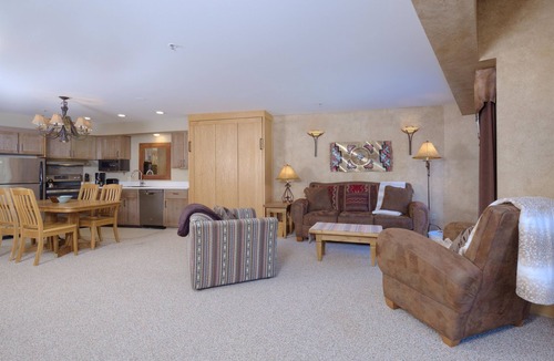 Big Sky Condo | Bear Cave- Big Sky Shoshone Ski in/Out condo