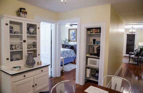 St. Elmo Improvement League Apartment | Bear House 1890, Johnson Retreat, Mins from Downtown, Perfect Luxurious Getaway!