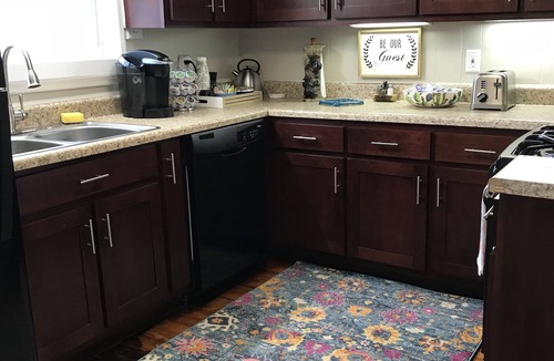 St. Elmo Improvement League Apartment | Bear House 1890, Lilly's Loft, Delightful, Upgraded amenities, Walk to Cafes