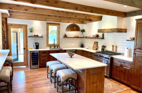 Hailey Ski Chalet | Bear Lodge with private Pool, Hottub, and Sauna!