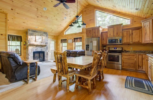 Laurelton Cabin | Bear Paw Lodge = Center Of Nature@God's Creation#Campfire+Fun&Trails