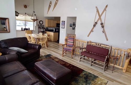 Gallatin Gateway House | Beartooth; Beautiful Big Sky & Yellowstone Vacation Home!