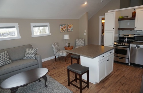 Helena West Side House | Beautiful 1 Bedroom Guest House (pet-free)