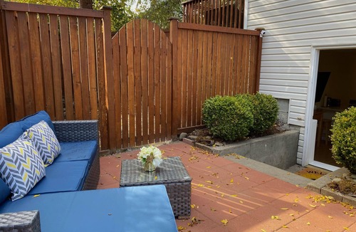 North Creek House | Beautiful 1Br Condo at Cozy & Safe Neighbourhood