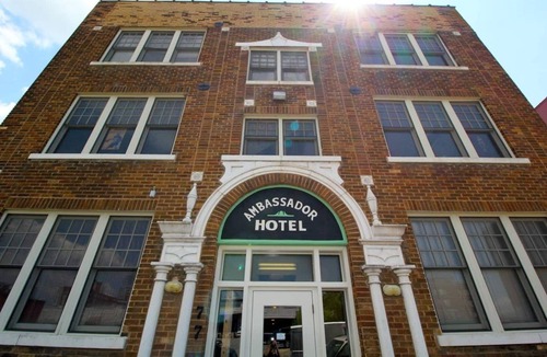 South Main Historic District Condo | Beautiful 1BR downtown condo near EVERYTHING!