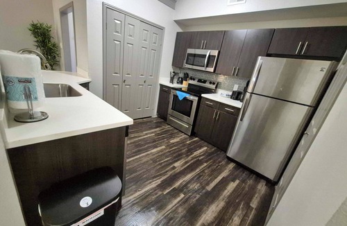 North Burnet Apartment | Beautiful 1BR Next to The Domain vrh3
