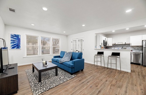 Junius Heights Condo | Beautiful 2 Bed/1 Bath Condo near Lakewood