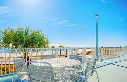 Biloxi Condo | Beautiful 2 Bedroom /2 Bathroom Penthouse Directly on the Beach SB-1002