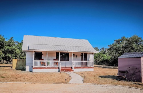 Wimberley Cabin | Beautiful 2-bedroom cabin with AC in charming Wimberley.