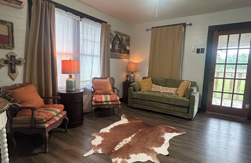 Needville House | Beautiful 2-bedroom farmhouse with AC in charming Needville. Pet friendly