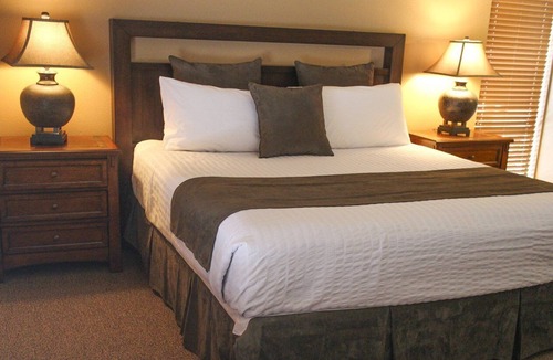 Manson Apartment | Beautiful 2 bedroom unit at resort, sleeps 6