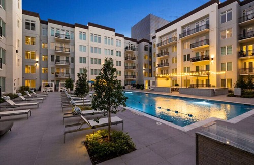 The Galleria Apartment | Beautiful 2B/2B Apartment in the Galleria