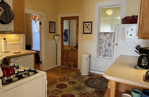 Red Lodge House | Beautiful 2BR, 2BA Condo in Historic Downtown Home Sleeps 4