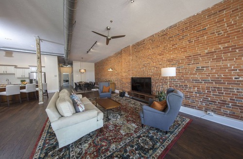 Wooster Apartment | Beautiful 2BR/2BA Downtown Loft Apartment
