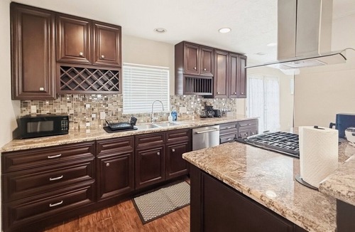 Spring Branch West House | Beautiful 3-bedroom house with AC in fantastic Houston neighborhood