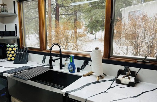 Wrightwood House | Beautiful 3-bedroom Chalet in Wrightwood perfect for your getaway