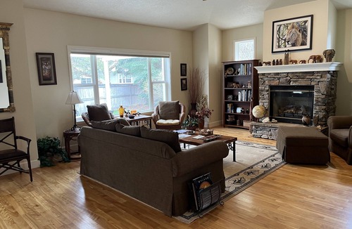 Eagle House | Beautiful 3B/3B home in quiet neighborhood close to Banbury Golf Course