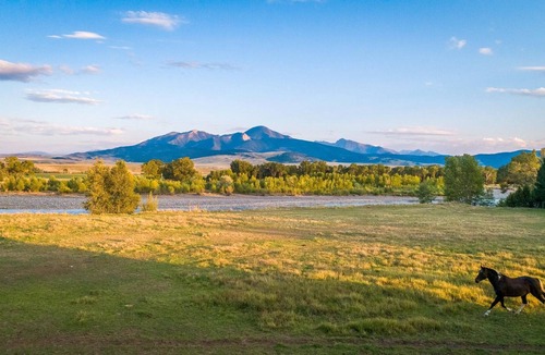Livingston House | Beautiful 4BR Home on the Yellowstone River