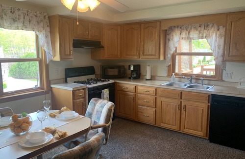 Johnstown House | Beautiful Apartment, Lots of room, large sun deck, great relaxing location