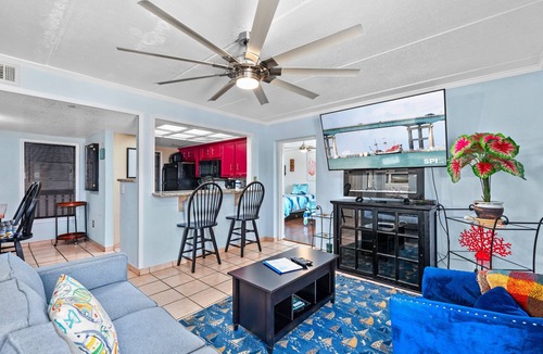 South Padre Island Condo | Beautiful Bayfront Condo with Fishing Pier, Boat Dock & Pool - Next to Louie's!