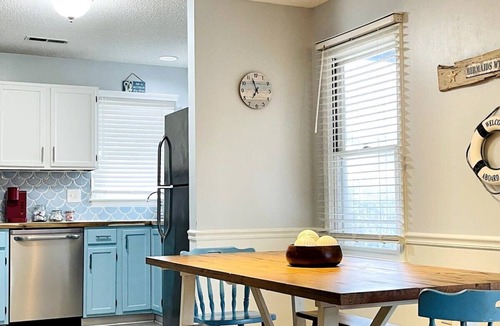 Little River House | Beautiful beach cottage in Little River!