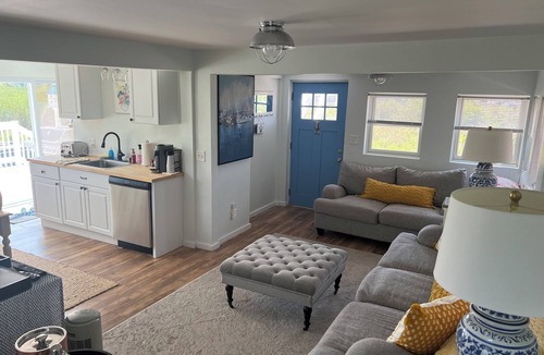 Hull House | Beautiful Beach House, Hull Sleeps 5