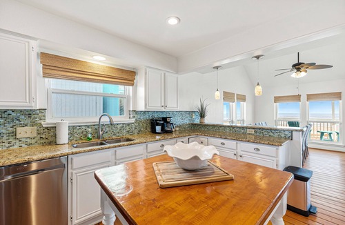 Galveston House | Beautiful Beachfront Home Perfect For A Family Vacation