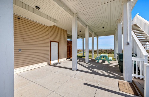 Galveston House | Beautiful Beachfront Home Perfect For A Family Vacation