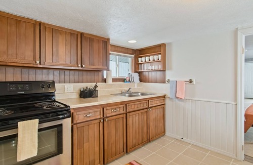 Bayview Boat Rental | Beautiful boat home on Lake Pend Oreille with lake/mountain views & full kitchen