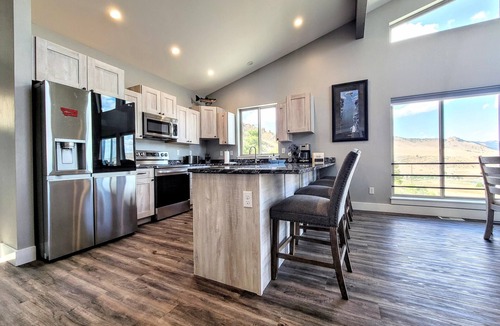 Wolf Creek House | Beautiful Brand New Home with the BEST VIEW OF THE MISSOURI RIVER