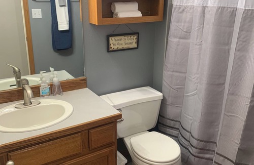 Burley House | Beautiful Burley Home Sweet Home! King Bed!