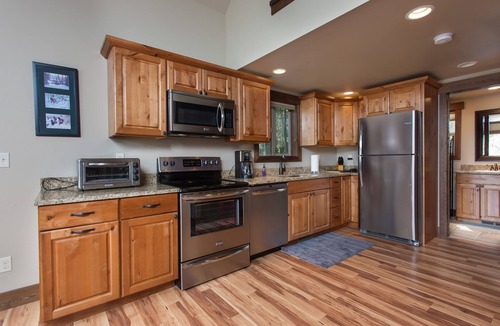 West Glacier Ski Chalet | Beautiful Chalet With Mountain Views, located 1 mile Glacier National Park