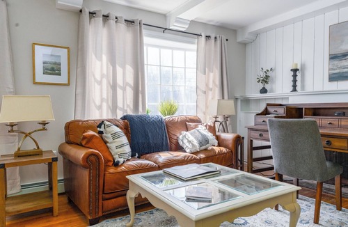 Salem House | Beautiful Colonial Charmer